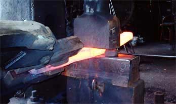 Manipulator feeds steelbar to 2500lb air hammer
