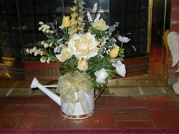 silk flowers, silk, floral arrangements, wall hangings, baskets, interior decorations, flowers, custom made, hand made, wreaths, swags, water cans, tea cups, collectibles, interior decoraters, artifical plants, artifical flowers, fake plants, fake flowers