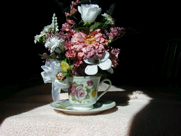 silk flowers, silk, floral arrangements, wall hangings, baskets, interior decorations, flowers, custom made, hand made, wreaths, swags, water cans, tea cups, collectibles, interior decoraters, artifical plants, artifical flowers, fake plants, fake flowers