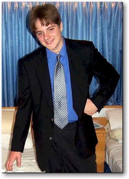 nat_suit.jpg (71052 bytes)