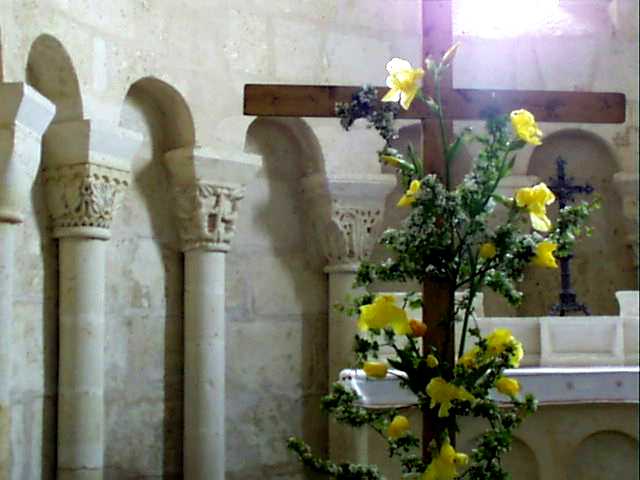 Flowers and capitals in St. Georges